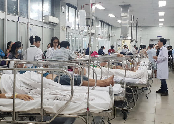 Phần lớn các ca cấp cứu tại Bệnh viện Chợ Rẫy những ngày cận Tết liên quan đến tai nạn do bia rượu..