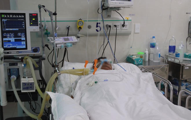 Bệnh nhân ngộ độc nặng điều trị tại Bệnh viện Nguyễn Tri Phương, TPHCM.