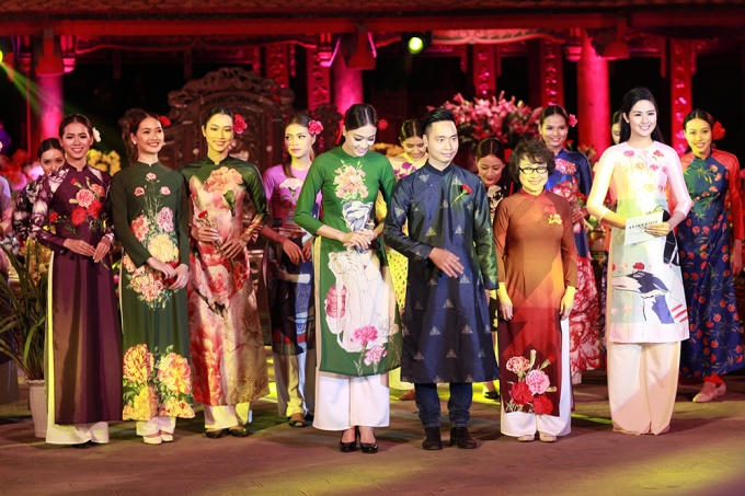 Bộ sưu tập "Hoa phăng" của nhà thiết kế Đức Hải có sự tham gia của NSƯT Kim Tiến