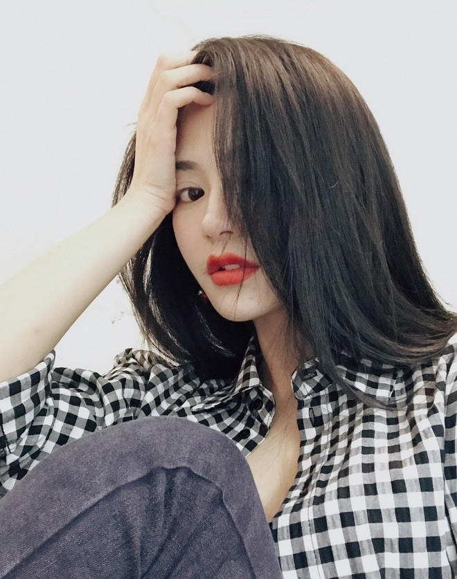 Quân Quân hiện vẫn còn độc thân và cực kì cuồng mèo