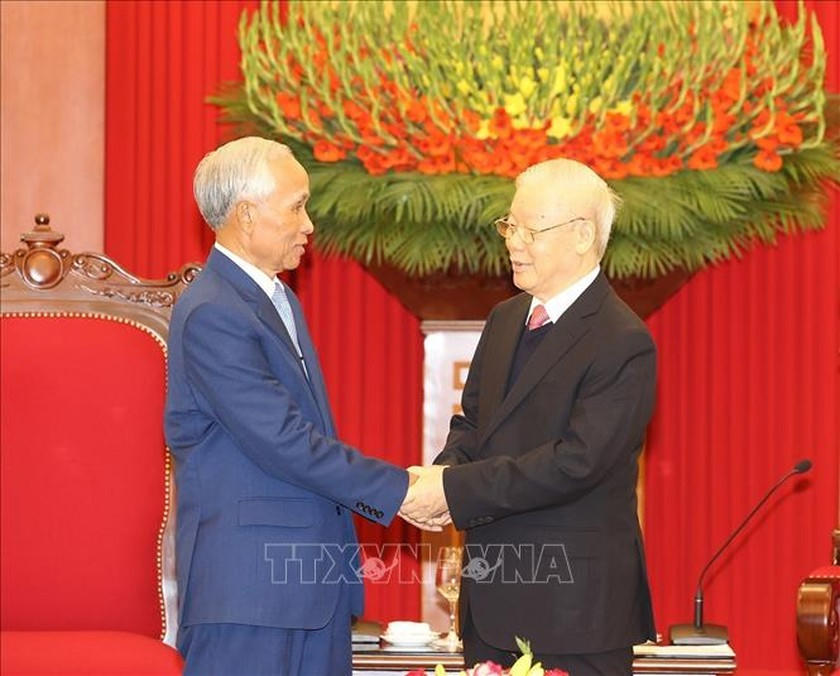 Tổng Bí thư Nguyễn Phú Trọng tiếp đồng chí Khamphan Pheuyavong, Bí thư Trung ương Đảng, Trưởng ban Tuyên huấn, Chủ tịch Hội đồng Lý luận Trung ương Đảng Nhân dân Cách mạng Lào. Ảnh: Trí Dũng/TTXVN.