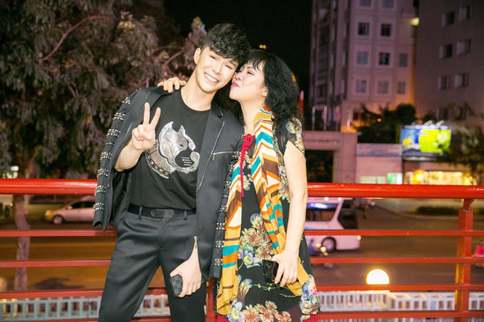 Nathan Lee khoe vẻ điển trai cạnh hoa hậu H'Hen Ni&ecirc;