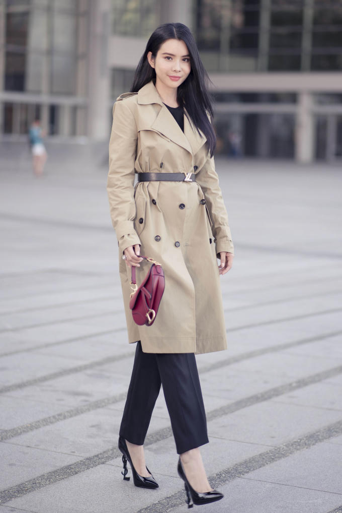 Hoa hậu Huỳnh Vy xinh đẹp với bộ ảnh streetstyle “lạc lối” ở Singapore