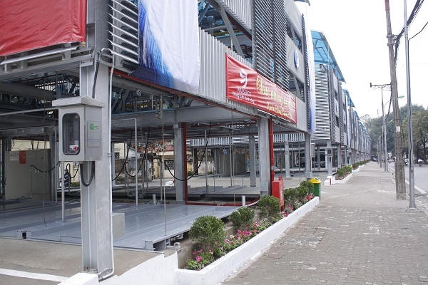 Theo những nhân viên tại đây cho biết, hiện tại mức giá chưa cụ thể. Dự tính mức giá chung sẽ là 2 triệu đồng/xe/tháng.  Ảnh: Như Trường.