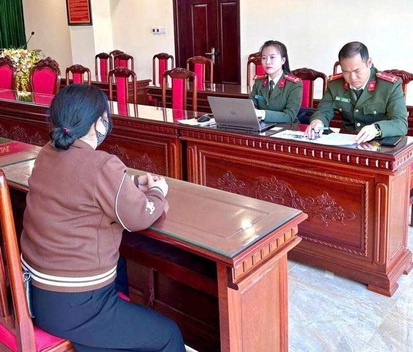 Bà H.T.L, trú tại phường Nam Cường chủ tài khoản Facebook "L. D. B." làm việc cùng cơ quan công an. (Ảnh: Báo Lào Cai).
