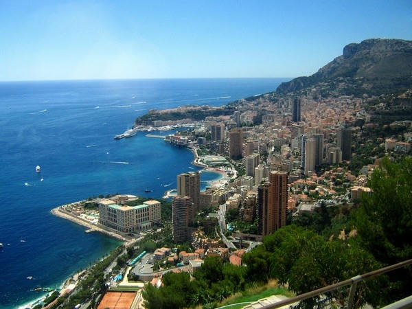 Toàn bộ công quốc Monaco gói gọn trong 1 bức ảnh. (Ảnh: CNN)