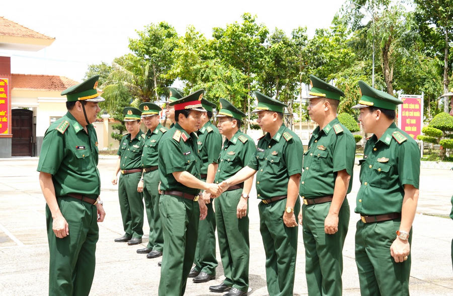 Thiếu tướng Nguyễn Minh Triều - Phó Tư lệnh Quân khu 9 và đoàn công tác thăm, làm việc Ban Chỉ huy BĐBP Cà Mau.
