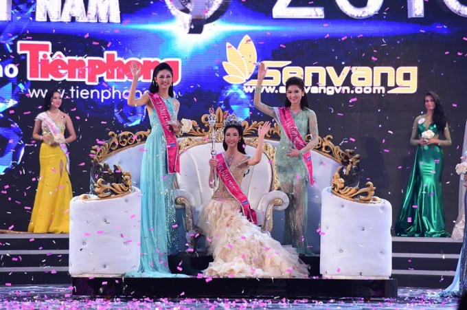 Tân Hoa hậu Việt Nam 2016 Đỗ Mỹ Linh trong giờ phút đăng quang (Ảnh: FB Hoa hậu Việt Nam)