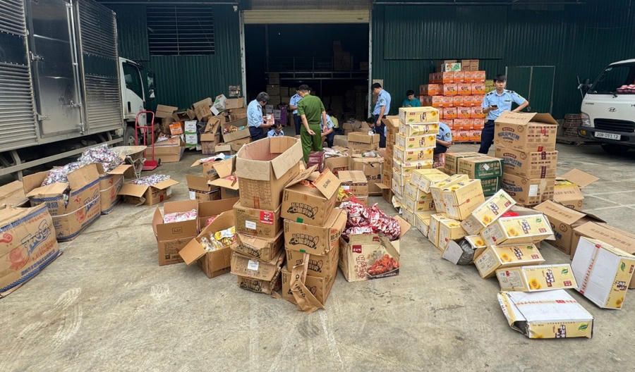 Tháng cao điểm kiểm tra, kiểm soát thị trường: Lực lượng chức năng phát hiện, xử lý hơn 3.100 vụ vi phạm. (Ảnh minh họa: DMS)