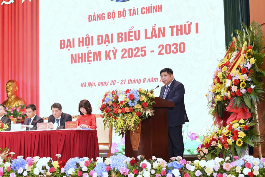 Phó Thủ tướng đánh giá cao và biểu dương tinh thần làm việc khẩn trương, bài bản, nghiêm túc của Đảng ủy Bộ Tài chính trong chuẩn bị và tổ chức Đại hội của các tổ chức Đảng trực thuộc, tiến tới Đại hội lần thứ I Đảng bộ Bộ Tài chính. (Ảnh: VGP/Thu Sa)