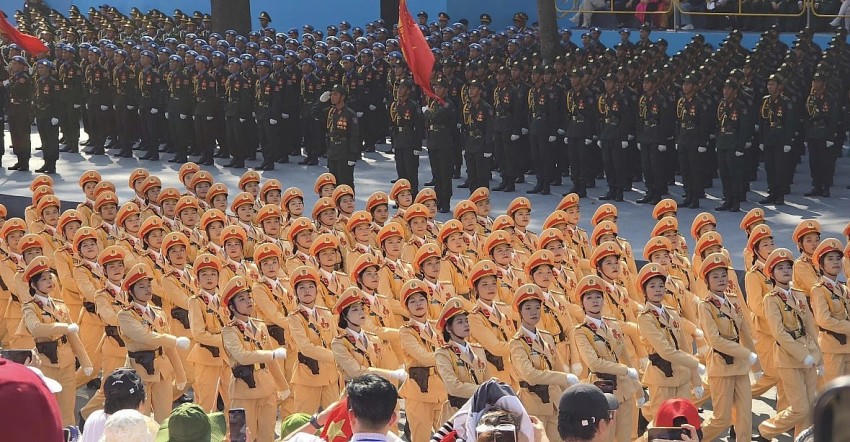 Chương trình đại lễ kỷ niệm 50 năm thống nhất đất nước đã diễn ra thành công tốt đẹp.