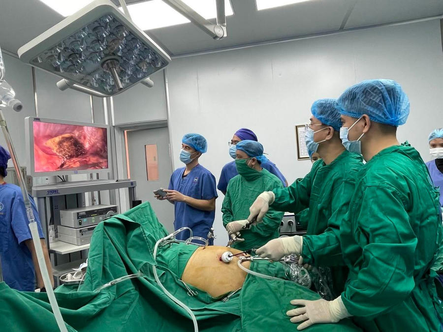 Các bác sĩ của bệnh viện đã thực hiện thành công 2 ca cắt gan đầu tiên ở bệnh viện