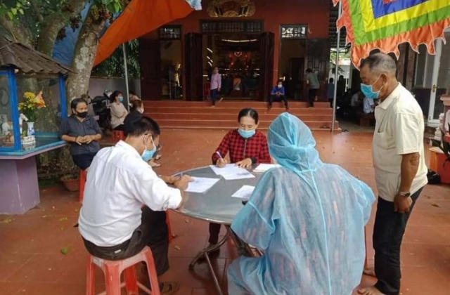 Xử phạt hơn 300 triệu đồng đối với nhóm người tụ tập cúng bái, bất chấp dịch bệnh