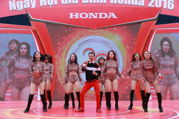 Phần biểu diễn của Mr. Đàm luôn thu hút sự quan tâm của khán giả.