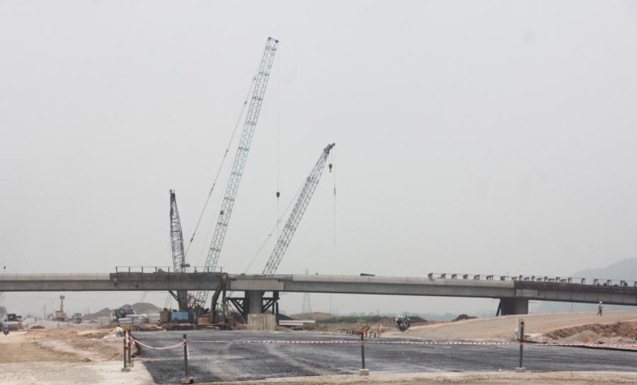 Cầu vượt QL 46 đoạn qua xã Hưng Tây (Hưng Nguyên - Nghệ An) dần hoàn thiện.