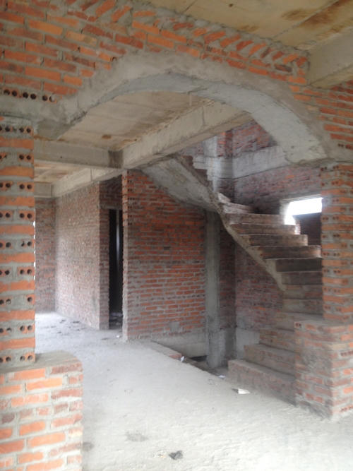 Khác với bề ngoài hào nhoáng, bên trong các hạng mục đang dần xuống cấp.