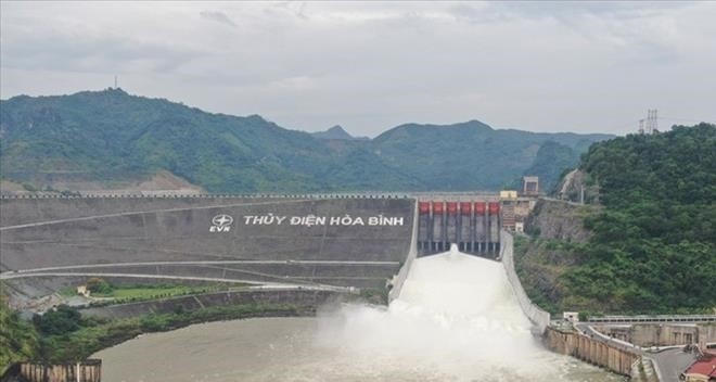 12h ngày 22/9, Thủy điện Hòa Bình mở 1 cửa xả đáy.