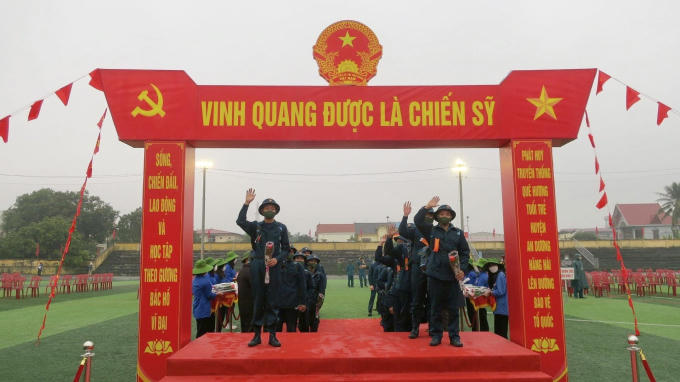 Các tân binh vui mừng khi nhận được nhiều sự động viên quan tâm của các lãnh đạo Thành phố và địa phương.