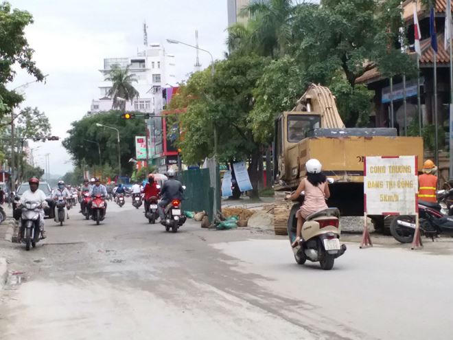 Các cử tri TP Huế nhiều lần bức xúc phản ánh việc hoàn trả mặt bằng quá chậm.