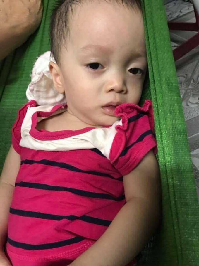 Bé Khánh Ngân, 14 tháng tuổi, địa chỉ Phường Hồng Sơn, TP Vinh, Nghệ An.
