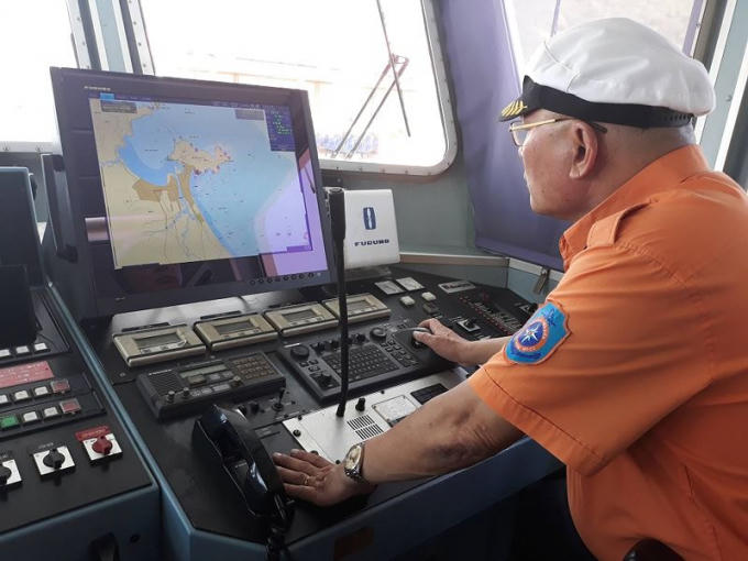 Thuyền trưởng tàu SAR 412 Phan Xuân Sơn.