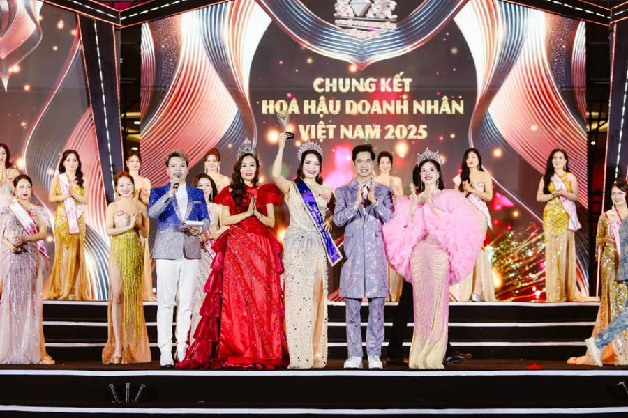 “Nữ hoàng” họ Mai được vinh danh Hoa hậu Đại sứ như tô điểm thêm vẻ đẹp của nhan sắc, trí tuệ và tâm hồn của một nữ doanh nhân trẻ tràn đầy năng lượng, khát khao và hoài bão cống hiến những giá trị tốt đẹp nhất cho người và cho đời.