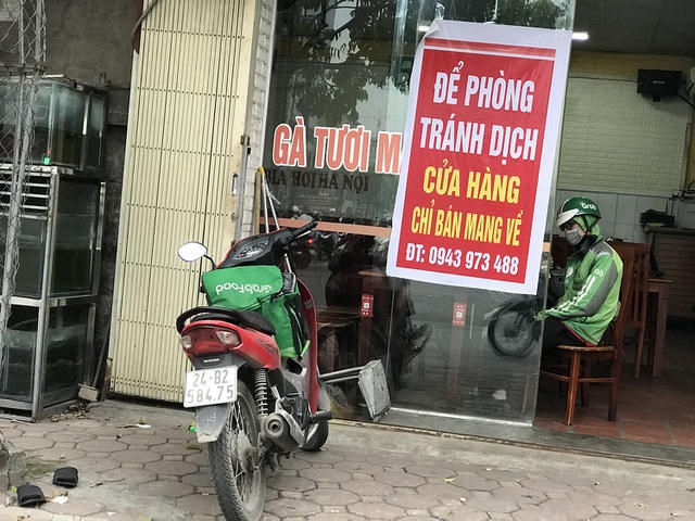 Những hình ảnh quen thuộc trong mùa dịch Covid-19, người vận chuyển trở thành nhân vật có tầm ảnh hưởng đối với các quán hàng