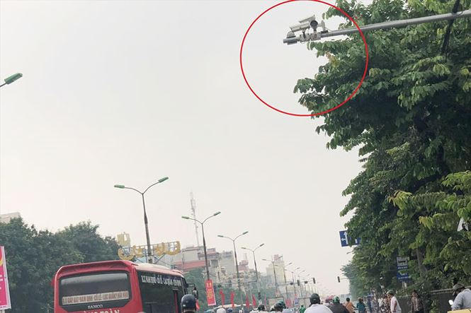 Ngoài 4 lực lượng, từ năm 2018 xe khách vi phạm còn bị xử lý nguội qua camera (vòng tròn), nhưng đến nay bến Giáp Bát chưa nhận được thông báo về các trường hợp vi phạm được phát hiện qua camera.