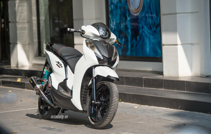 Ảnh chi tiết Honda SH300i được độ khủng tại H&agrave; Nội