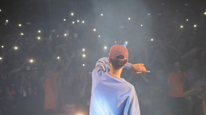 &ldquo;Đừng gọi anh l&agrave; idol&rdquo; Đen V&acirc;u ft Lynk Lee đ&atilde; ra mắt v&agrave;o l&uacute;c ng&agrave;y 20/7 tr&ecirc;n k&ecirc;nh Youtube ch&iacute;nh thức của rapper Đen.