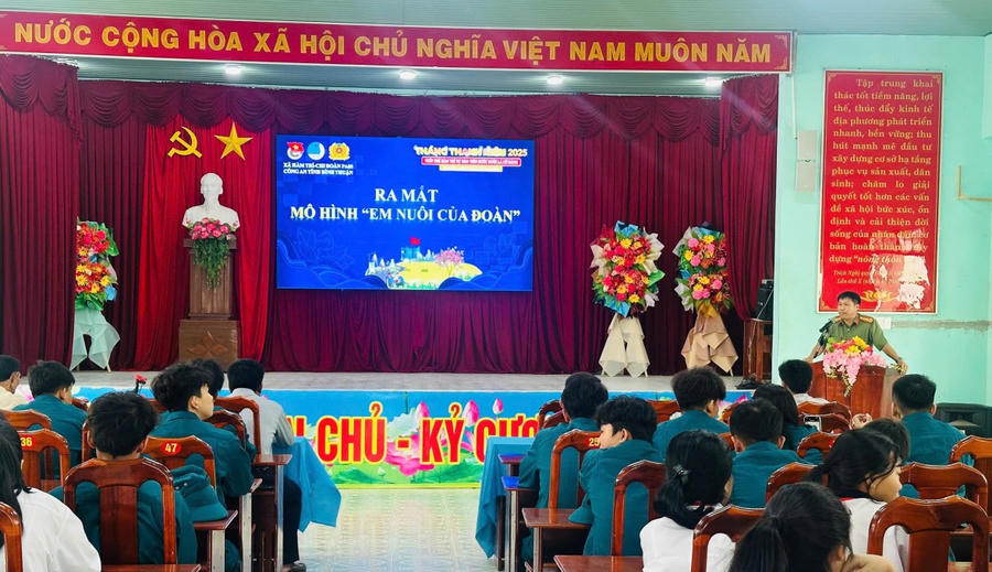 Tháng Thanh niên