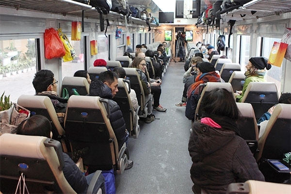 N&acirc;ng cấp phương tiện, cải tạo toa xe kh&aacute;ch chất lượng cao l&agrave; chủ trương chung của hai C&ocirc;ng ty CP Vận tải đường sắt H&agrave; Nội, S&agrave;i G&ograve;n nhằm tăng t&iacute;nh cạnh tranh - Ảnh: Ng&ocirc; Vinh