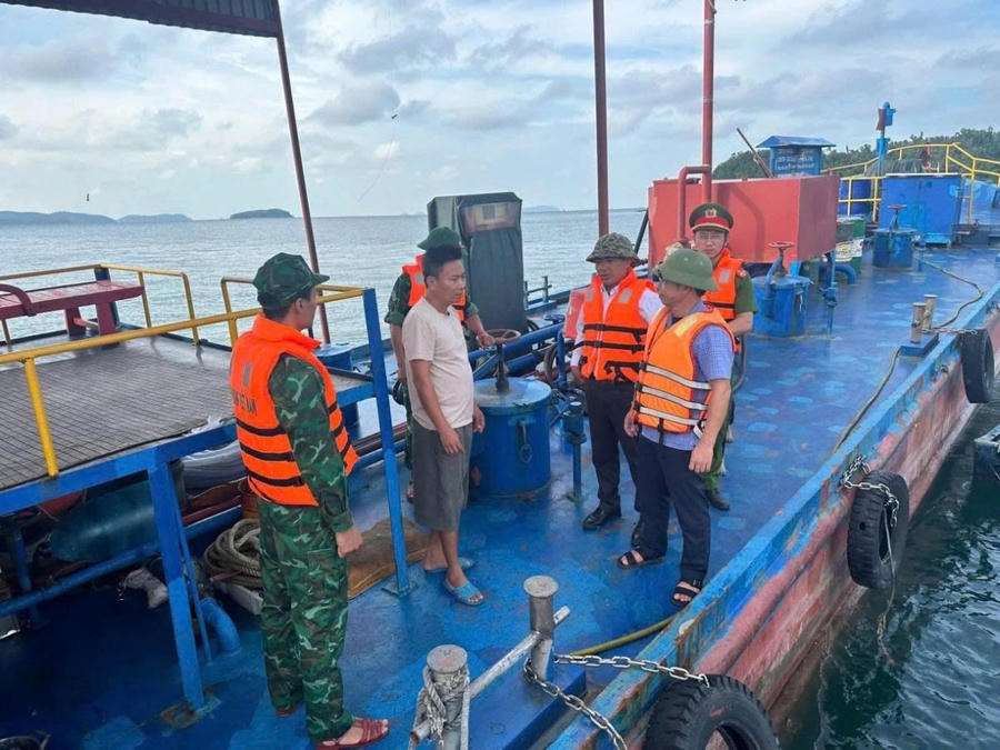 Quảng Ninh tạm ngừng cấp phép tàu ra khơi và hoạt động du lịch trên biển trước diễn biến phức tạp của bão số 11.