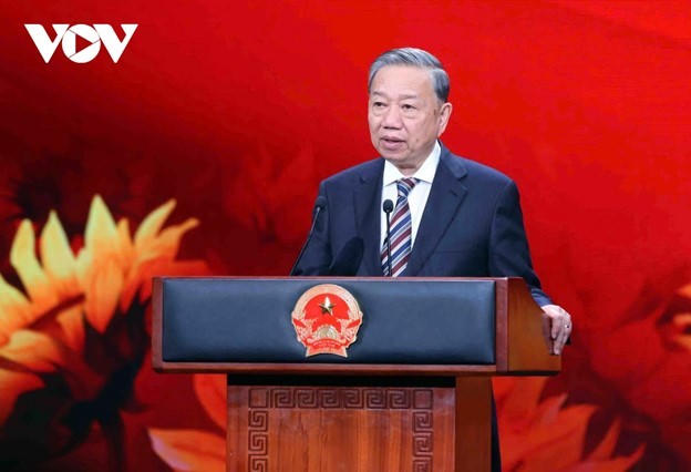 Tổng Bí thư Tô Lâm dự và phát biểu chỉ đạo tại Chương trình giao lưu nghệ thuật chính luận “Sống trong lòng dân” nhằm gặp mặt, biểu dương, tôn vinh những tấm gương Công an xã, thị trấn và lực lượng tham gia bảo vệ an ninh trật tự ở cơ sở tiêu biểu diễn ra vào tháng 1/2025. (Ảnh: VOV).