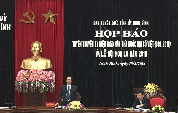 Ông Phạm Quang Ngọc - Trưởng ban Tuyên giáo Tỉnh ủy Ninh Bình phát biểu tại buổi họp báo.