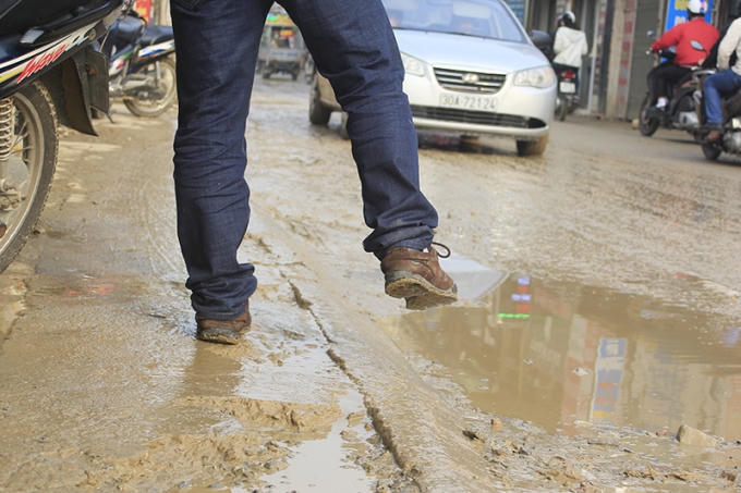 Đi bộ cũng không dễ chút nào trên con đường này