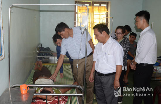Hiện có 19 bệnh nhân mắc sốt xuất huyết đang được điều trị tại Trạm y tế xã Diễn Ngọc. Ảnh: Thanh Sơn