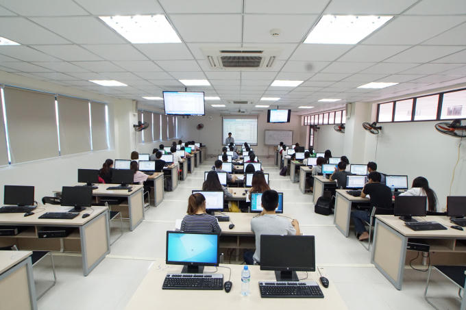 Giảng đường hiện đại, đồng bộ khiến việc học tập của sinh viên thuận lợi hơn bao giờ hết