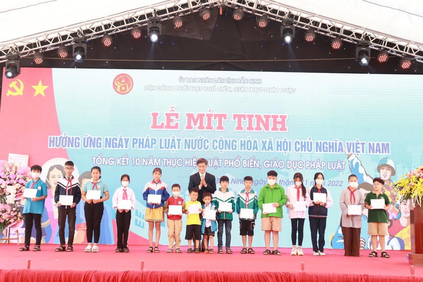 M&iacute;t tinh hưởng ứng Ng&agrave;y Ph&aacute;p luật Việt Nam tại Bắc Ninh ảnh 11
