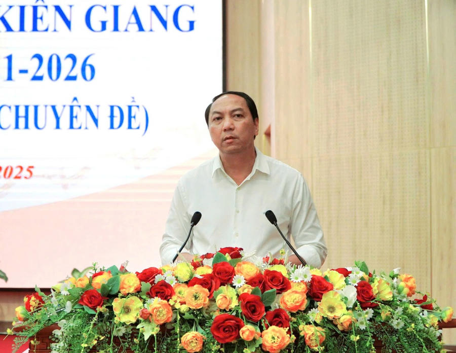 Chủ tịch HĐND tỉnh Kiên Giang Lâm Minh Thành phát biểu tại kỳ họp