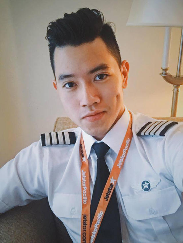 Mới đây, cộng đồng mạng xôn xao vì bài viết có tự đề: "Công bằng đi các bạn, chúng tớ cũng cố gắng lắm rồi" với nội dung nhằm trải lòng về chuyện máy bay trễ giờ trên trang facebook cá nhân của nam cơ trưởng trẻ nhất Việt Nam Nguyễn Quang Đạt (sinh năm 1991).