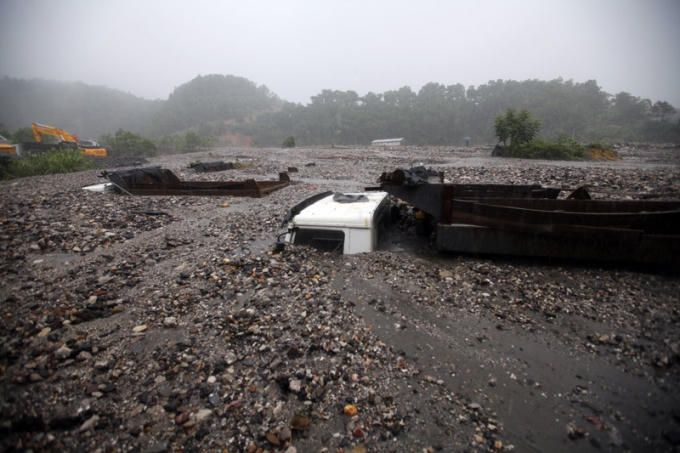 Hình ảnh tại bãi chứa đất thải của mỏ than Hà Tu, thuộc công ty than Hòn Gai trong trận lũ lịch sử cuối tháng 7/2015.