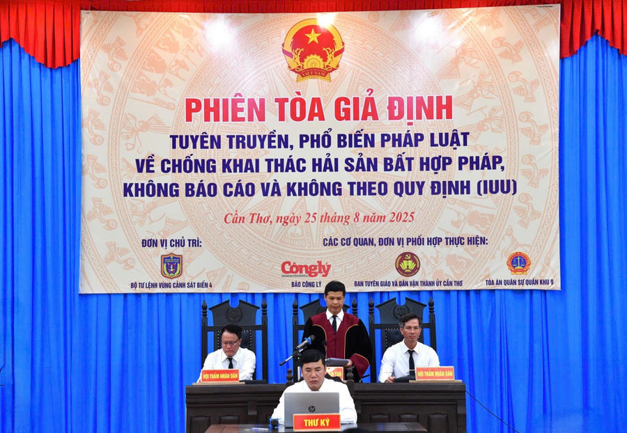 Hội đồng xét xử “Phiên tòa giả định” được tổ chức tại xã Trần Đề