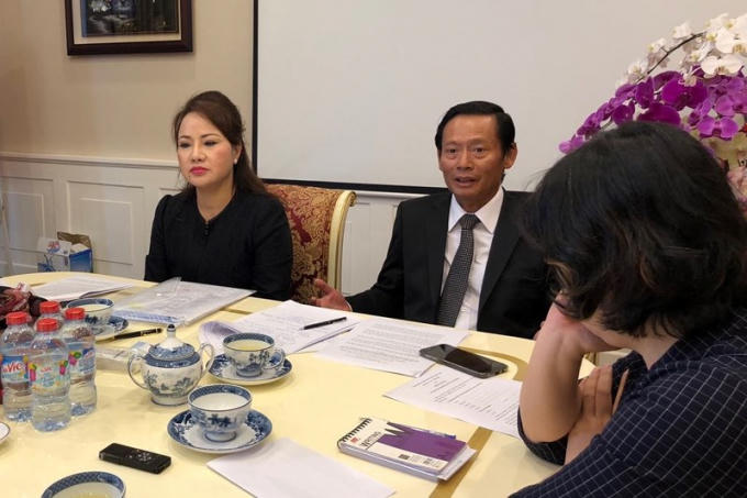 Bà Bình và luật sư Phan Trung Hoài. (Nguồn: PLO)