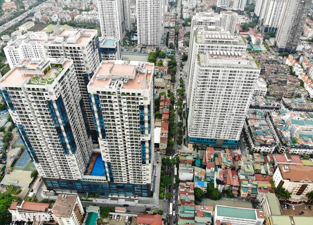 Nhìn từ trên cao, các dự án chung cư rất ít có không gian công cộng như: công viên, hồ điều hòa... 