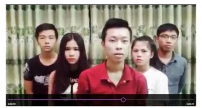 C&aacute;c em đ&atilde; đưa ra lời xin lỗi c&ocirc;ng khai tr&ecirc;n Internet, tự gi&aacute;c gỡ clip, cam kết kh&ocirc;ng t&aacute;i phạm. (Ảnh cắt từ clip)