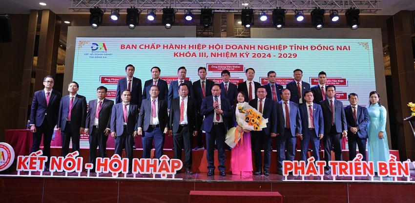 Ban chấp hành Hiệp hội doanh nghiệp tỉnh Đồng Nai ra mắt tại Đại hội.