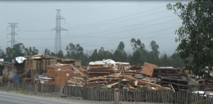 Các bãi rác khổng lồ “tự phép” mặc nhiên tồn tại.