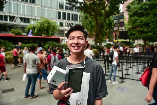 Đặng Nam Hải Triều là một trong số những người sở hữu iPhone11 đầu tiên trên thế giới