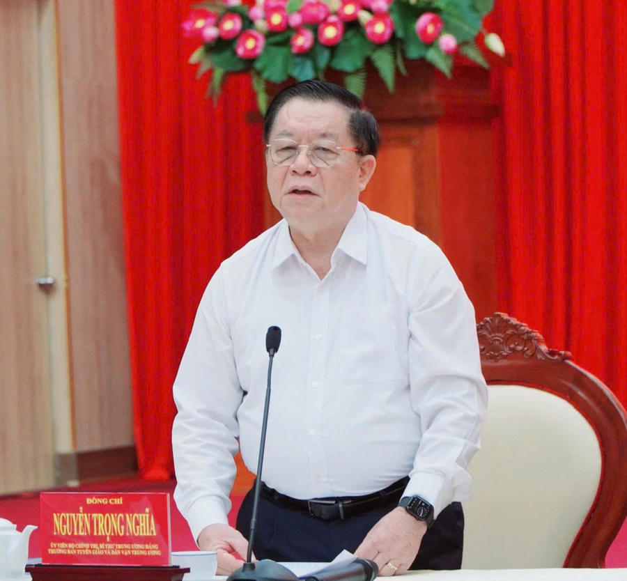 Ông Nguyễn Trọng Nghĩa phát biểu chỉ đạo tại buổi làm việc với Ban Thường vụ Tỉnh ủy An Giang